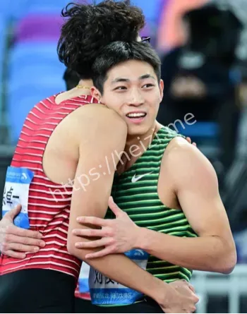 徐卓一13秒33夺冠